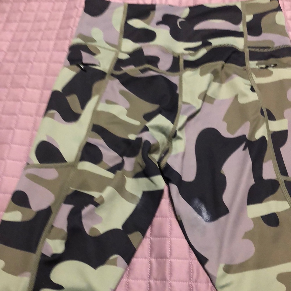 Zyia Camo tights size 6-8